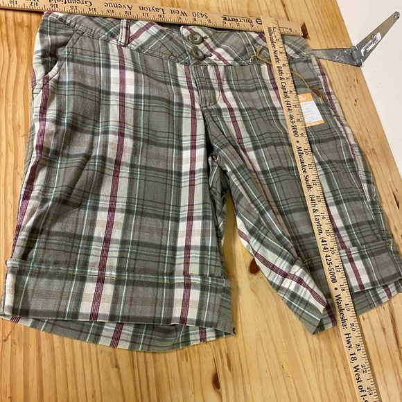 Nobo Bermuda shorts. Med-rise, 9 1/2” inseam. Green, white, burgundy Sz 9 JR - Picture 5 of 8